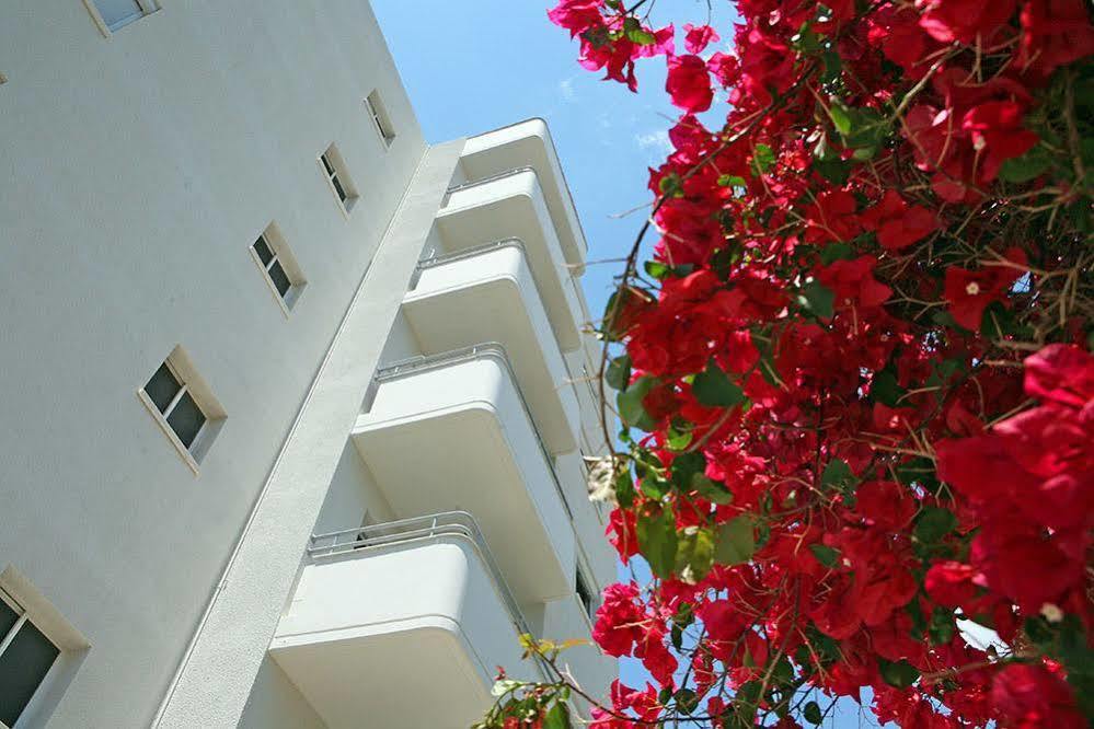 Corina Suites And Apartments Limassol Exteriör bild
